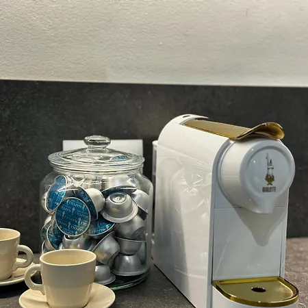 Regina In Corso Lodi - Sky Tv, Wifi E Breakfast Box Lägenhet