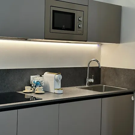 Regina In Corso Lodi - Sky Tv, Wifi E Breakfast Box Lägenhet *