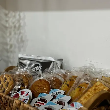 Regina In Corso Lodi - Sky Tv, Wifi E Breakfast Box Apartmán