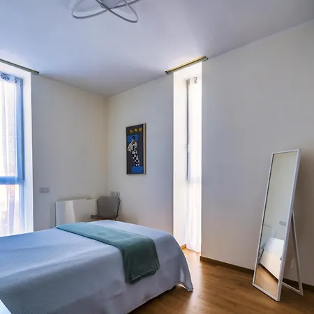 5 Min Walk From Subway Elegant & Modern דירה