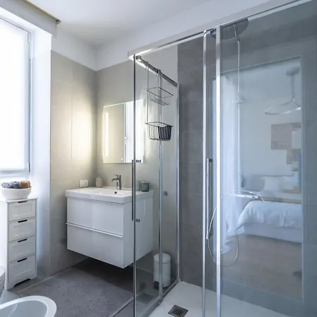 דירה 5 Min Walk From Subway Elegant & Modern *
