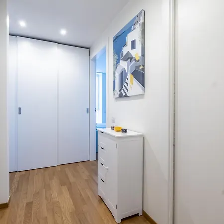 5 Min Walk From Subway Elegant & Modern דירה