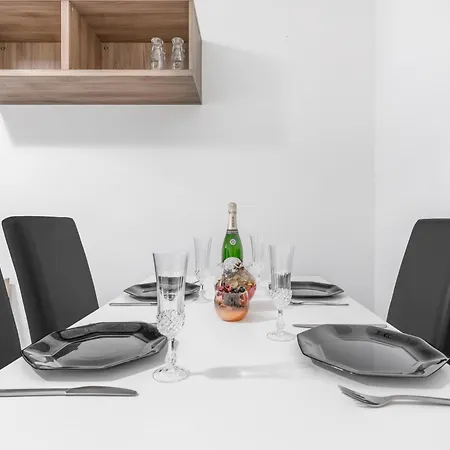 Navigli Duomo - Chateau Milan, Metro M2 E Parcheggio Gratuito * Milaan