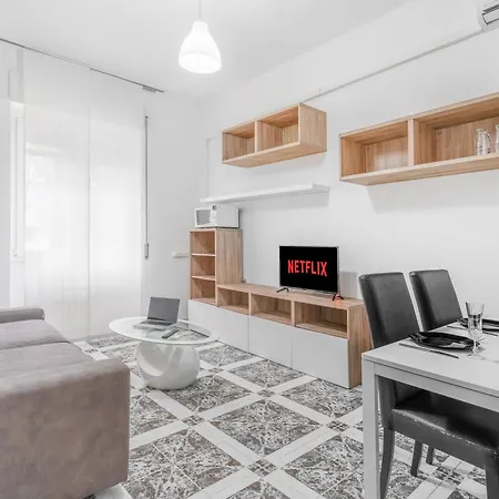 Navigli Duomo - Chateau Milan, Metro M2 E Parcheggio Gratuito Milan