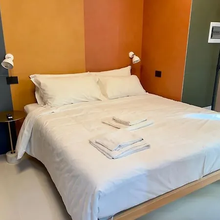 Apartman Rainbow Colorful By Station Milánó