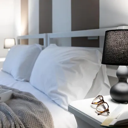 Lejlighed Elegant Near Metro Porta Romana,3 Fermate Subway-stop A Duomo, Wifi-netflix Free Milano