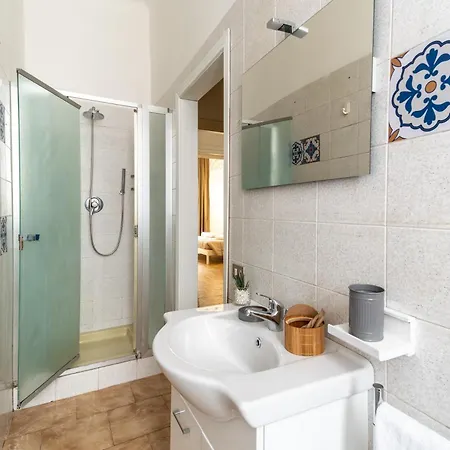 Elegant Near Metro Porta Romana,3 Fermate Subway-stop A Duomo, Wifi-netflix Free Lejlighed Milano