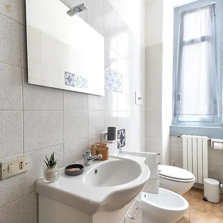 Elegant Near Metro Porta Romana,3 Fermate Subway-stop A Duomo, Wifi-netflix Free Lejlighed