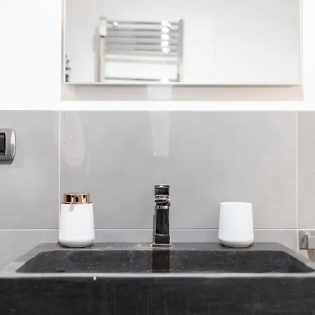 アパート Suite2- Vicino Metro, Citylife, Stadio San Siro E Fiera ミラノ
