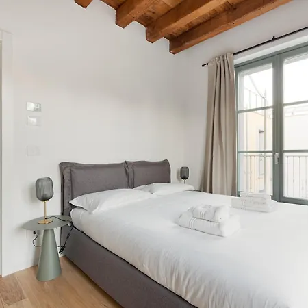 Apartamento Guesthost - Modern In With Balcony *