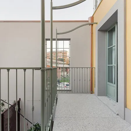 Guesthost - Modern In With Balcony Milão