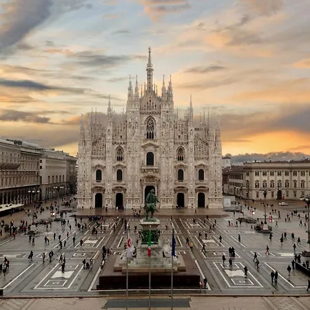 Hl - Brera, Garibaldi, Moscova, Duomo, Montenapoleone *