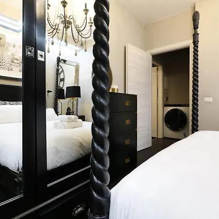 Apartment St Mailand