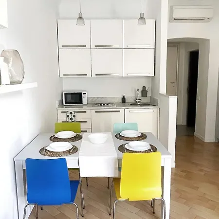 Apartment Ampio E Accogliente Bilocale - Fara 1, Porta Nuova *