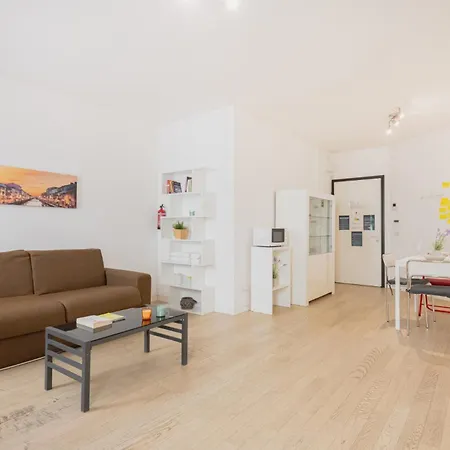 Easylife - Stile E Comfort Sui Navigli Mailand