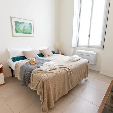 Luxury Near Duomo Italia 38 דירה *