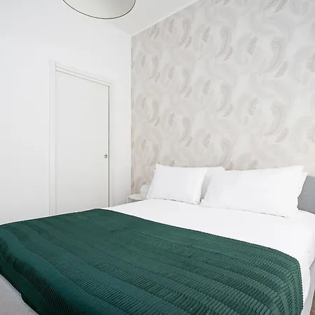 Classbnb - With Balcony Near The City Center Apartamento *