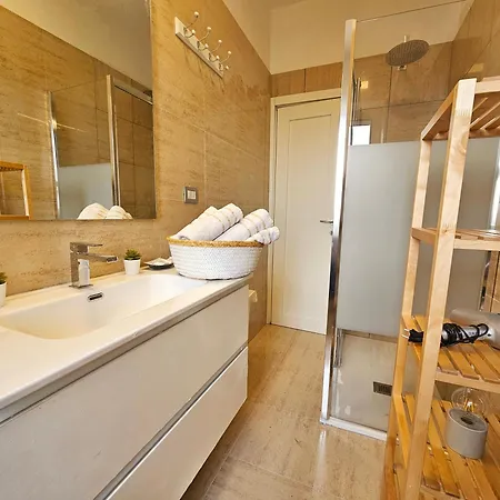 Sunny & Updated Flat With Panoramic View 50m From M4 Stop * Milano