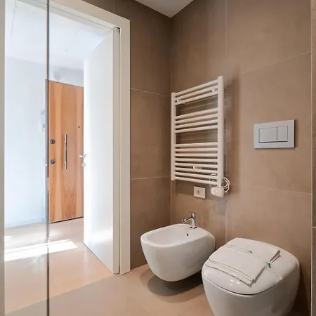 Duomo In The Center Of * Milán