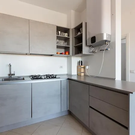 Elegant In Restocco Area Apartamento
