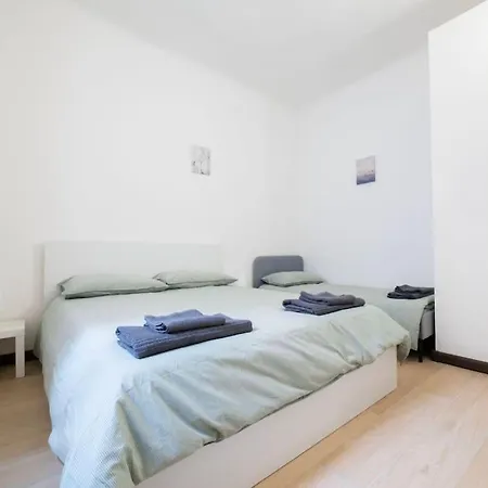 4 Stops From The Center Apartment
