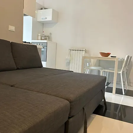 Ampio Bilocale Sui Navigli * Milan