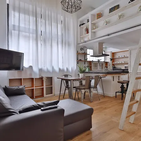 Lägenhet Quiet House In Navigli Sleeps 4 *