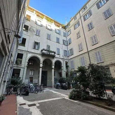 Apartment An Elegant In Milan's Art District Milan