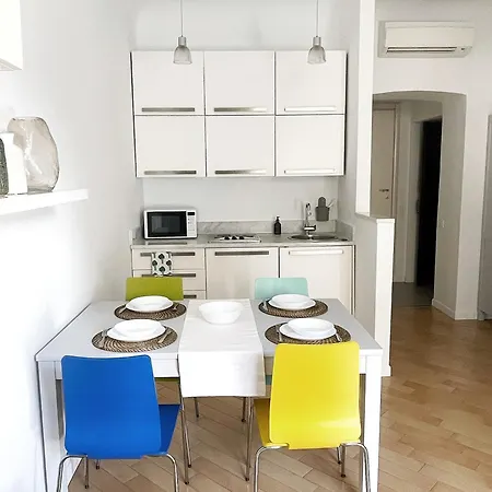 Ampio E Accogliente Bilocale - Fara 1, Porta Nuova Apartment Milan