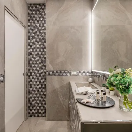 Falcone, 5 - Downtown