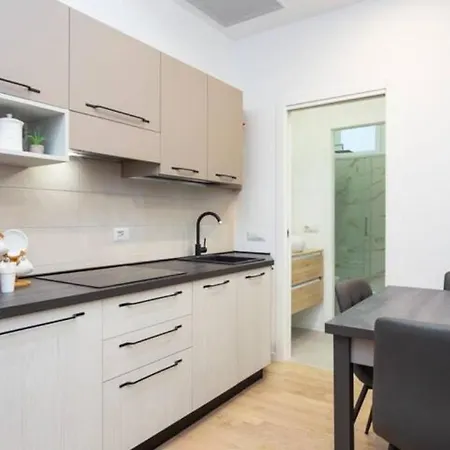 Ihost Cozy Flat - Val Strona 1