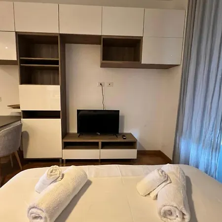 Da Vinci - With Balcony In Design District - Tortona Area Appartamento Milano