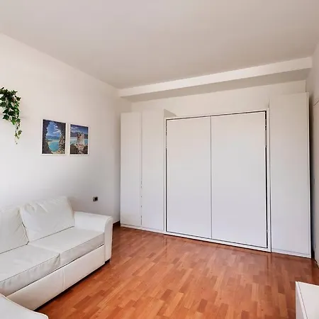 Moderno - Fermata Tramvia Sotto Casa Daire