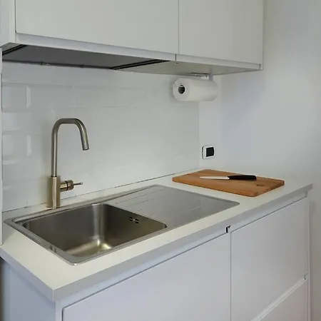Moderno - Fermata Tramvia Sotto Casa Daire *