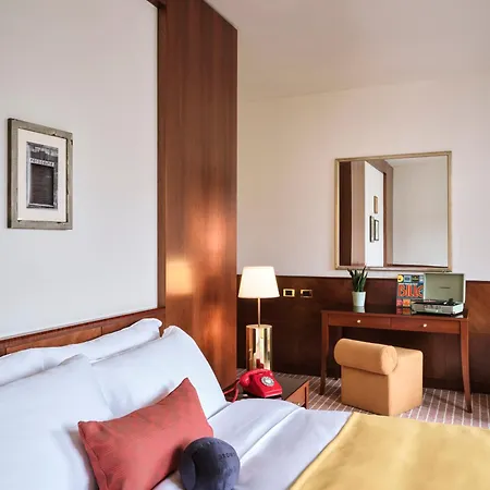 Max Brown Missori, Part Of Sircle Collection