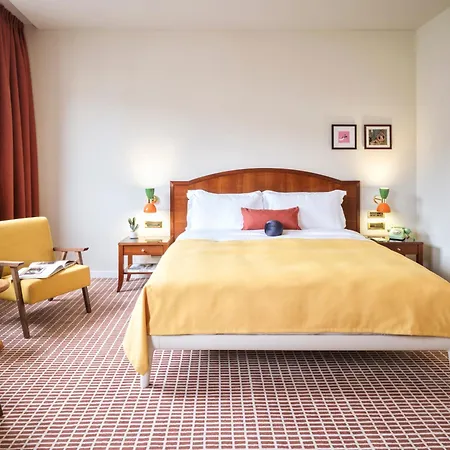 Max Brown Missori, Part Of Sircle Collection 4* Mediolan