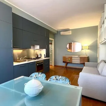 Maison Bleue- Romantic Flat,apt Near M1 -duomo 2 Fermate -centro Appartement