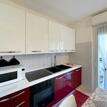 Appartamento Splendido Quadrilocale Vicino Metro Istria Milano