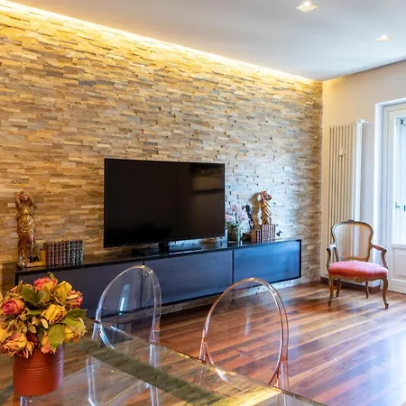 Porta Venezia- Design Apartment, 2-bedrooms, Netflix, Wifi *