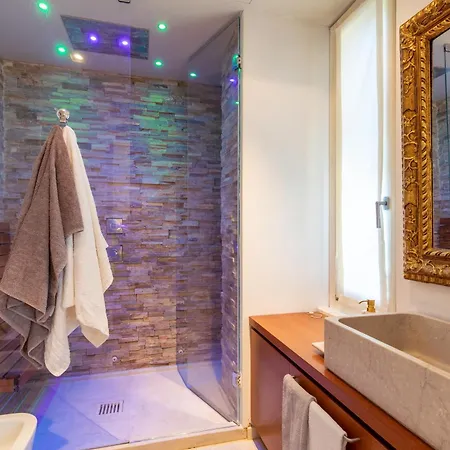 Porta Venezia- Design Apartment, 2-bedrooms, Netflix, Wifi Διαμέρισμα *