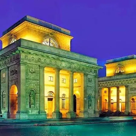 Charming & Bright In The Heart Of - Balcony شقة *