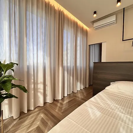Yls Luxury * Mediolan