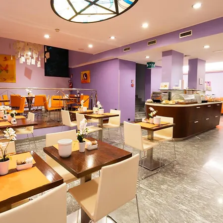 Des Etrangers 3* מילאנו