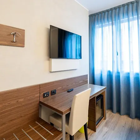 Des Etrangers 3* Mailand