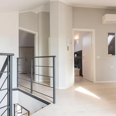 Wolvesdensuite Con Terrazzi E Garage Gratuito Апартаменты Милан