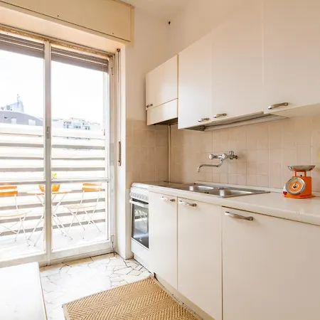 Palazzo Lombardia - Station - Bighome Apartment