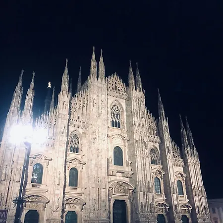 Bilocale In Bande Nere-metro Rossa Duomo