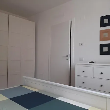 Ampio Bilocale Di Nuova Costruzione Tra Aree Verdi Szálloda Milánó