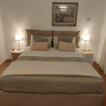 La Casa Di Sole - Corso Buenos Aires - Stazione En-suit Guest house 4*