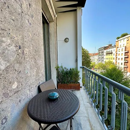 Lux Contemporary Flat - Porta Romana Lägenhet *